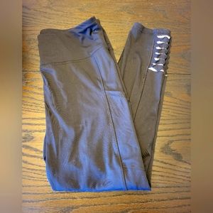 Mono B workout legging with side pocket and ankle detail